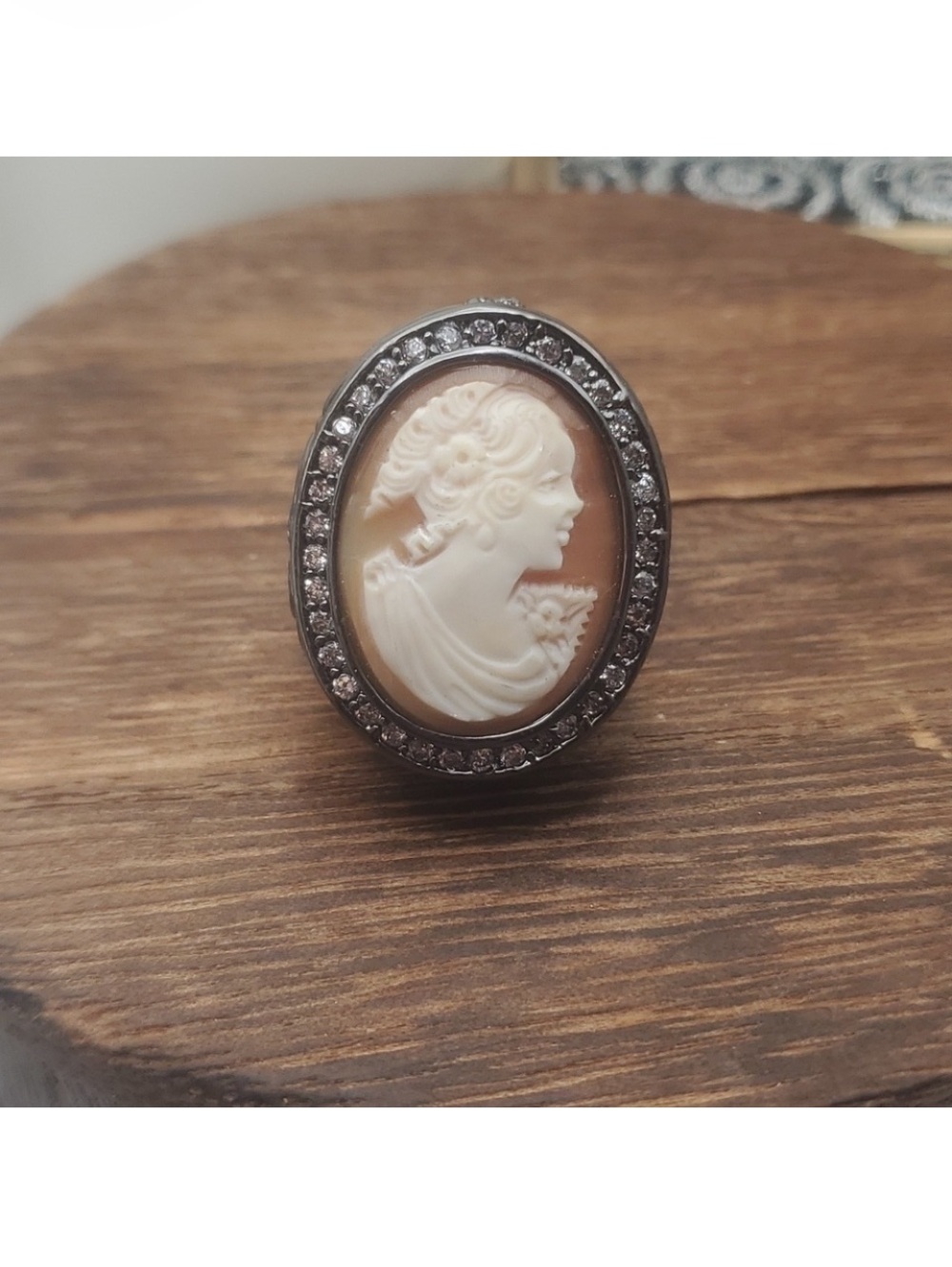 Cameo ring
